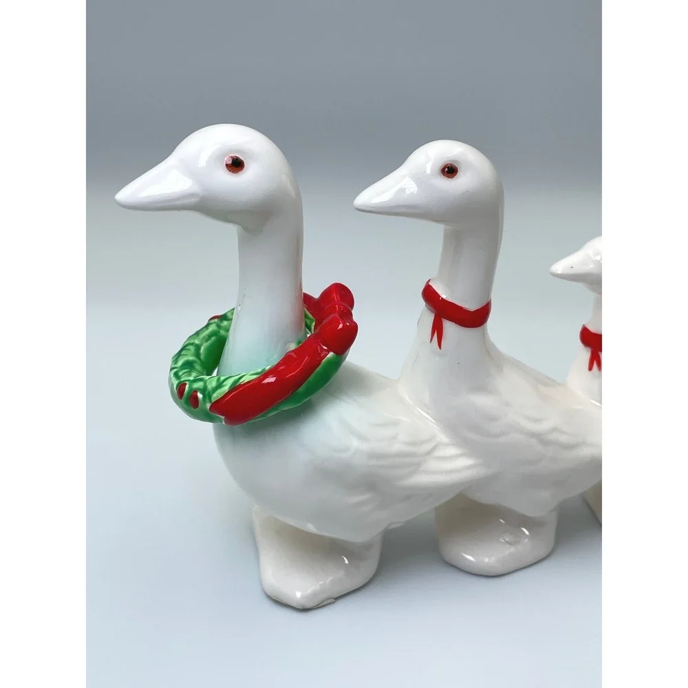 Vintage Dept 56 Christmas Goose Family Figurine Wreath Ceramic Japan 1980s